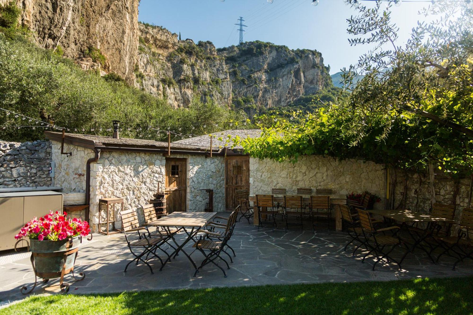 Aktivhotel Santalucia Torbole Sul Garda Exterior photo