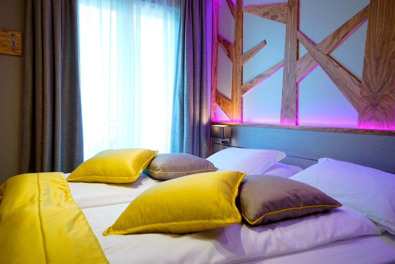 Aktivhotel Santalucia Torbole Sul Garda Exterior photo